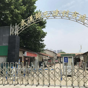 建材市场电动伸缩门安装